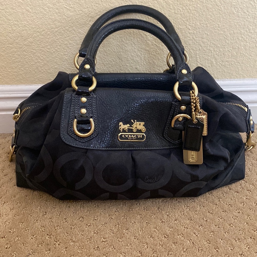 Beautiful classic Coach handbag!